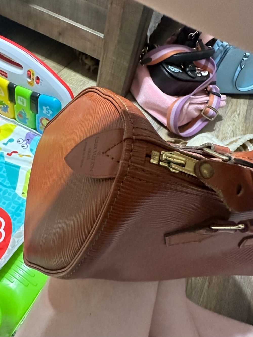 Lv Speedy 25 Epi Leather - Picture 3 of 7